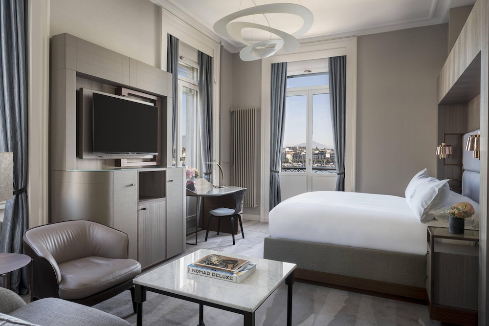THE RITZ-CARLTON HOTEL DE LA PAIX GENEVA 33/45