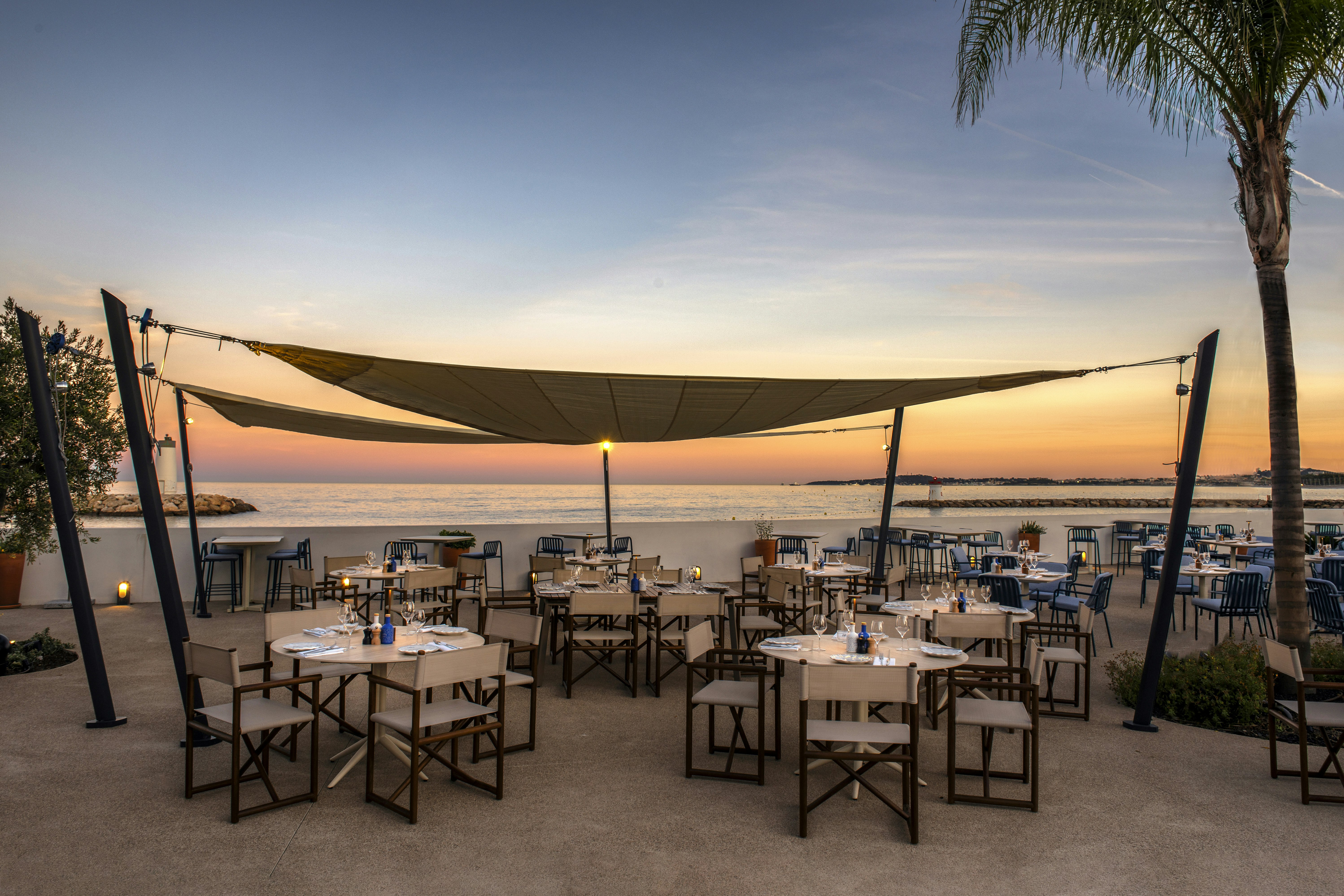 Marina Bay Riviera Hotel, Curio Collection by Hilton 37/54