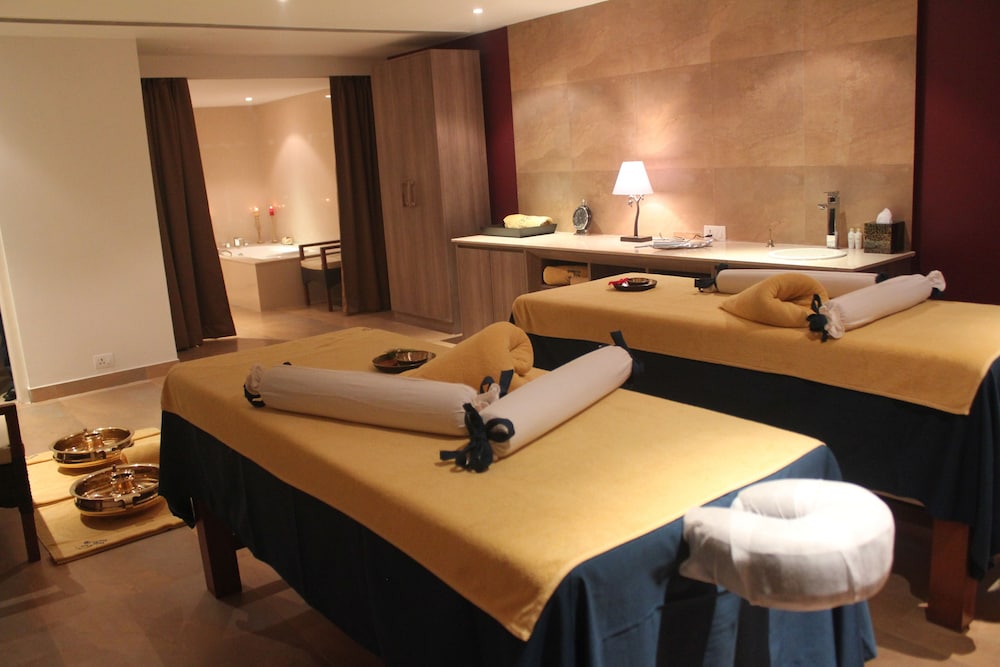 Radisson Blu Plaza Hotel Hyderabad Banjara Hills 41/73