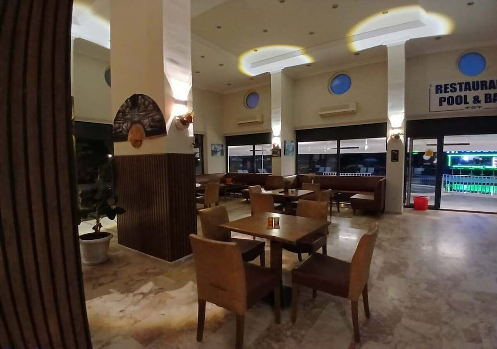 Golden Moon Apart Hotel 45/64