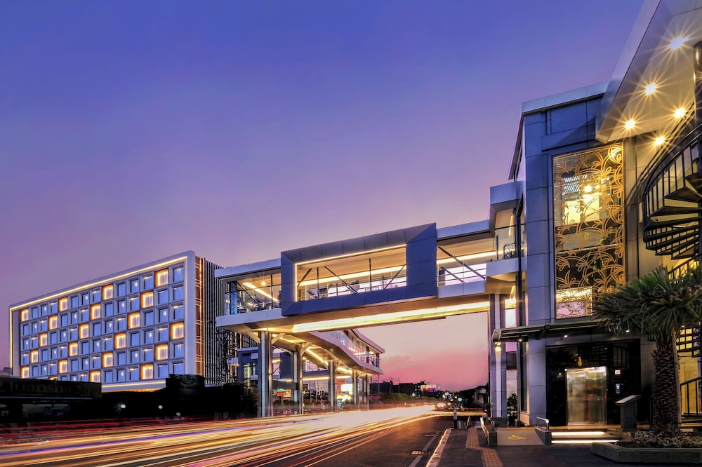 GRAMM HOTEL by Ambarrukmo 3/64