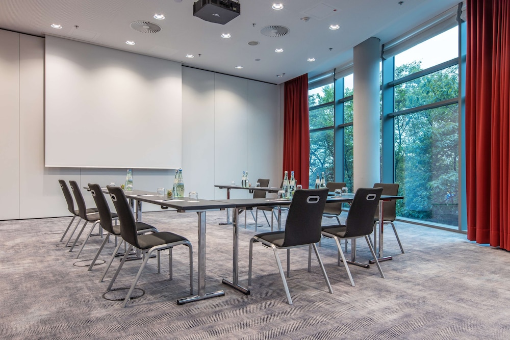Radisson Blu Hotel, Frankfurt 58/67