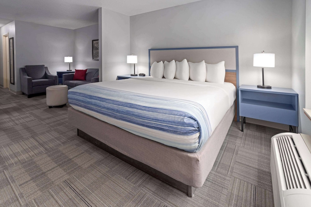 AmericInn by Wyndham Iron Mountain 12/51