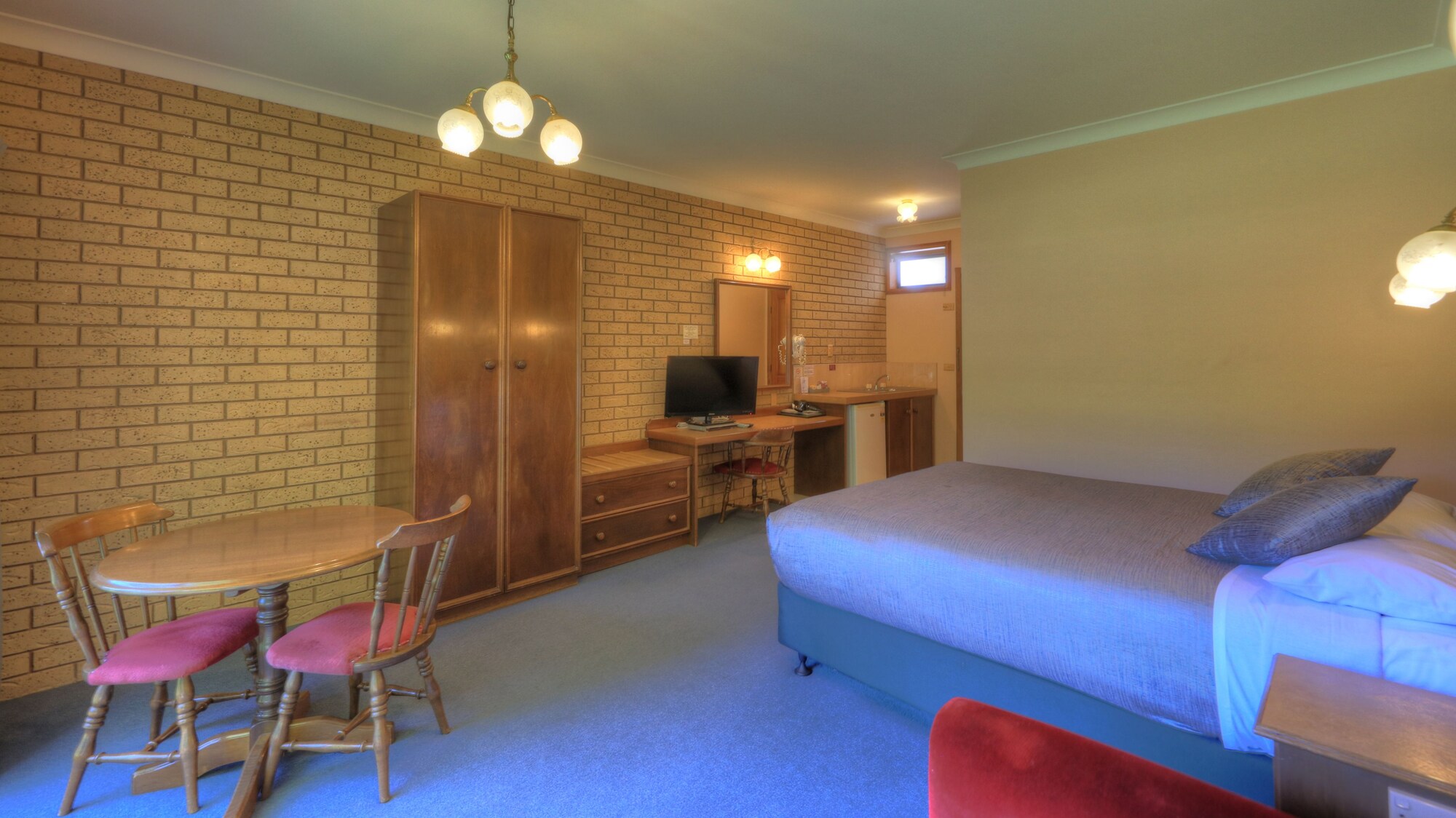Spa, Queen Bed, Park View