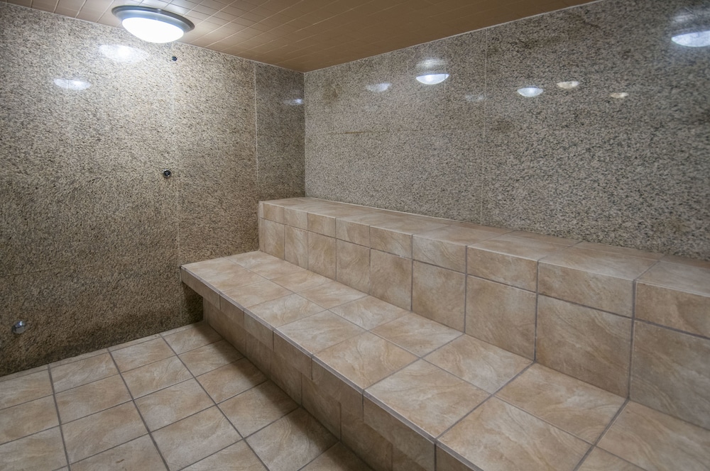 Governors Suites Hotel 23/47
