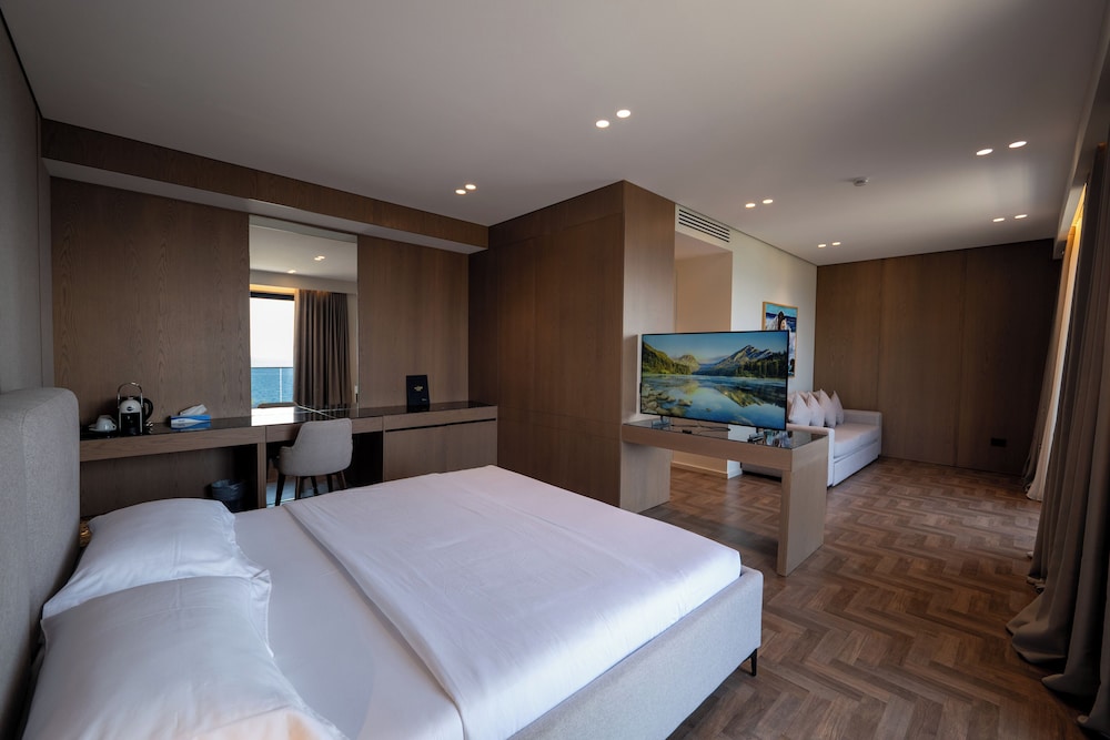 Mazarine Hotel and Restaurant 21/59