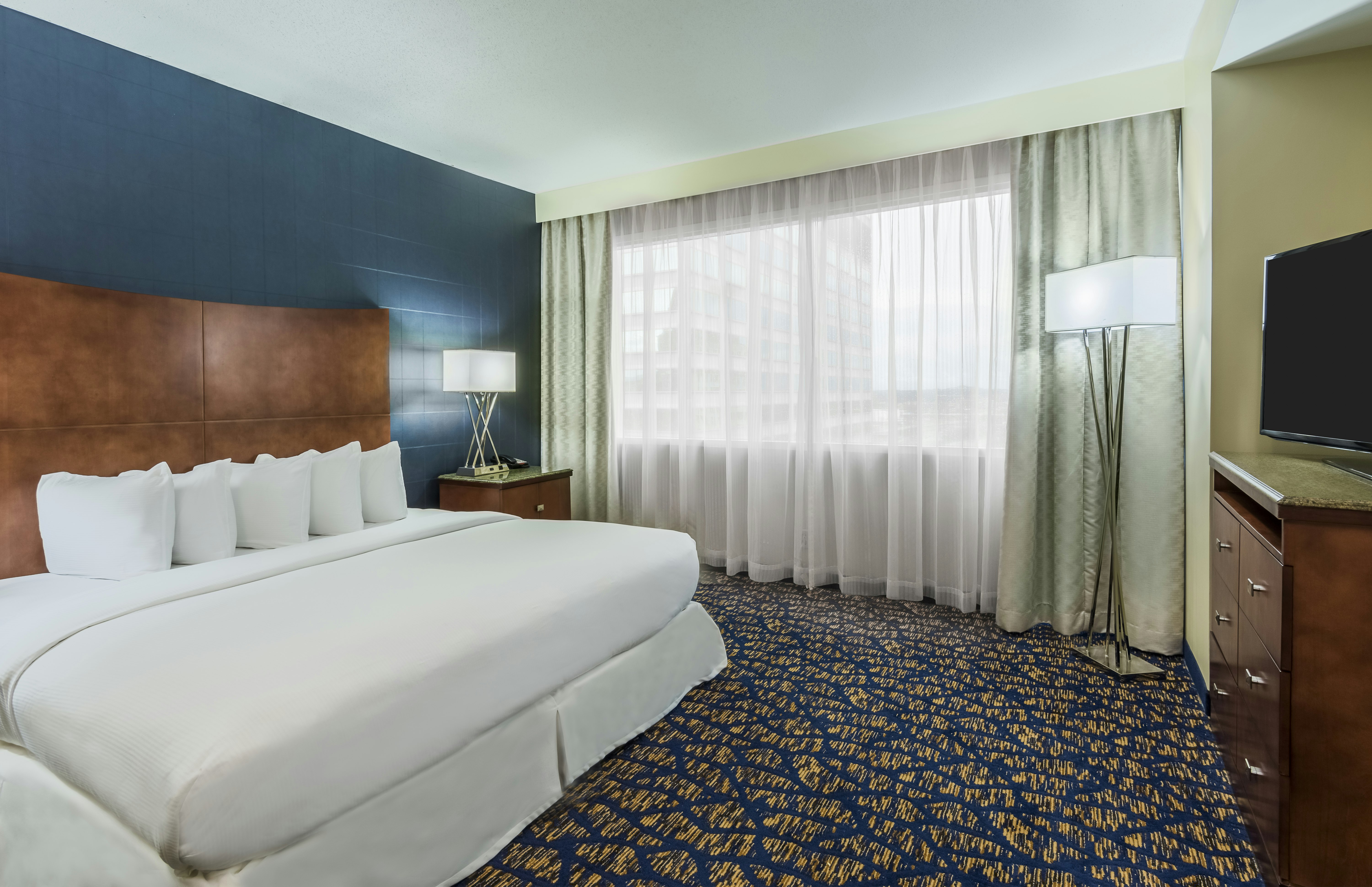 JUNIOR SUITE, KING BED, SOFA