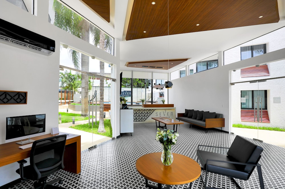 Seven Boutique Apartments 30/55