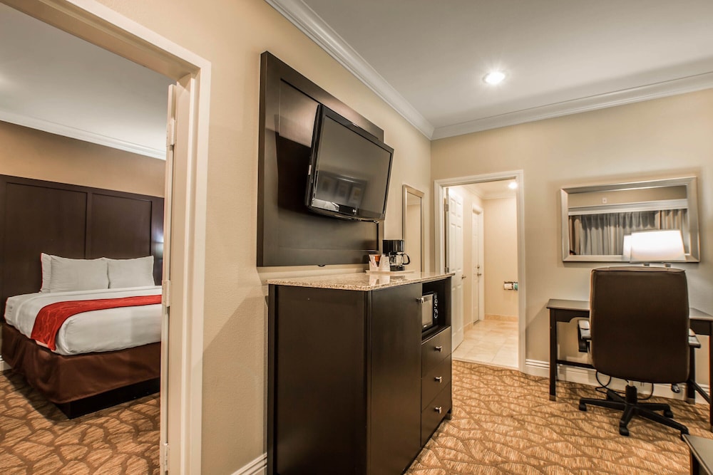 Comfort Inn & Suites Huntington Beach 39/43