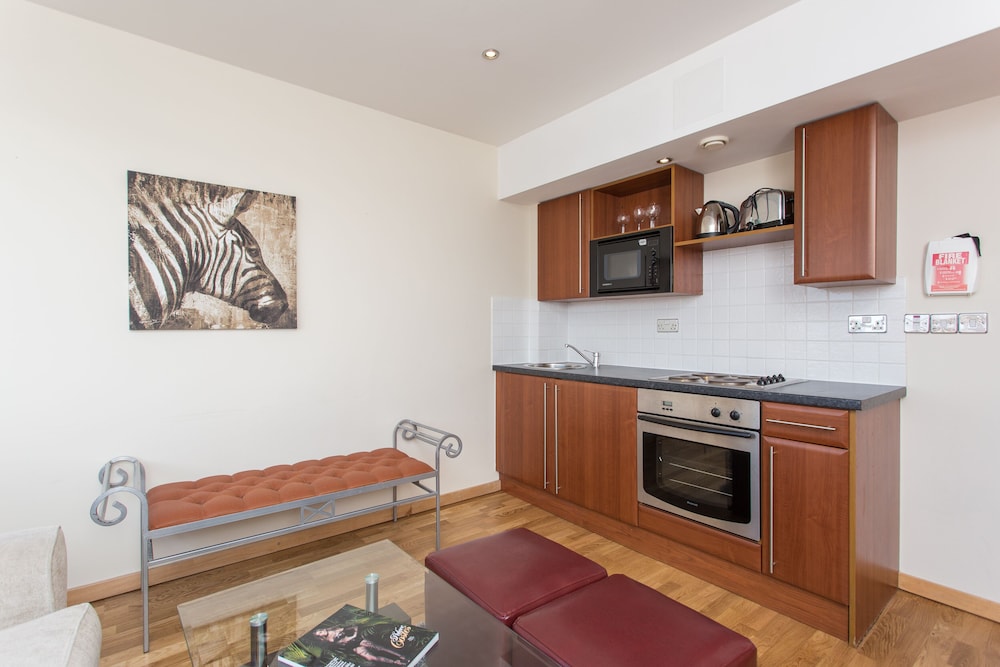 Roland House Apartments 3/54