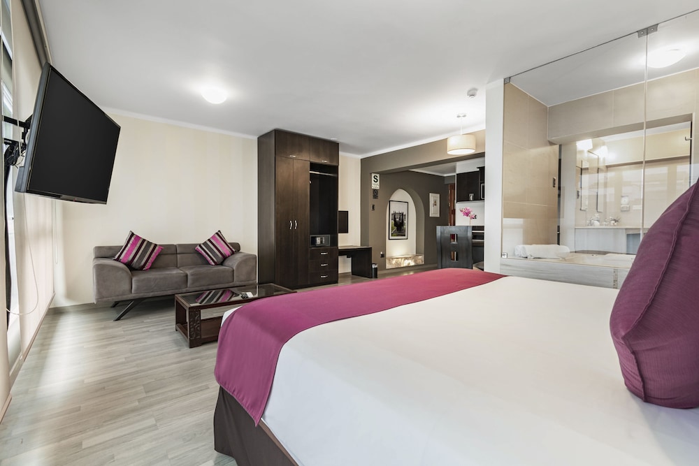 DELUXE, STUDIO, SUITE