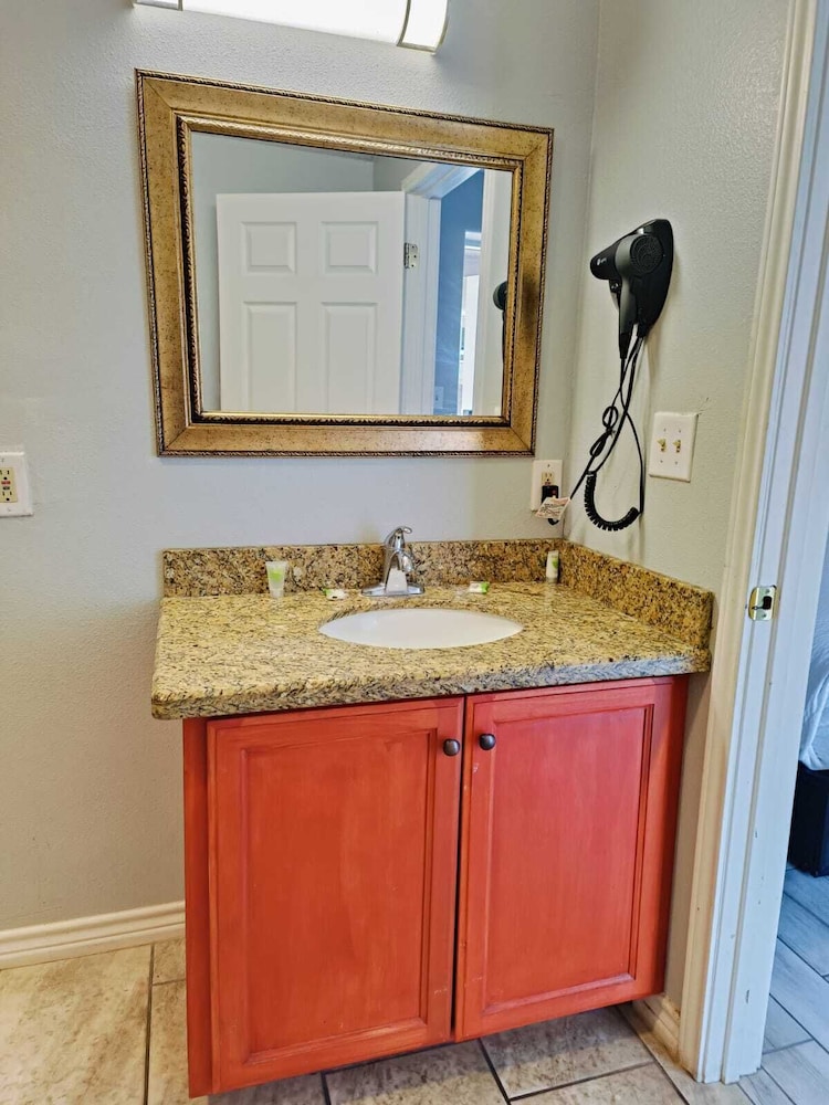 Village Inn Motel Rockport near Aransas Bay 5/50