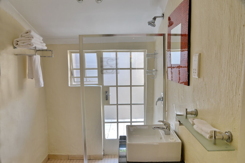 Sand River Guest House 50/50