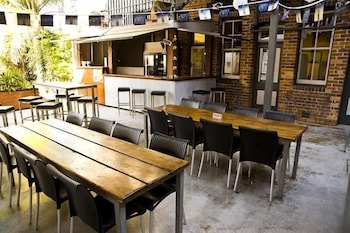 Queens Arms Hotel 29/41