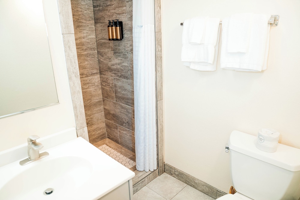 Salida Inn & Monarch Suites 77/78
