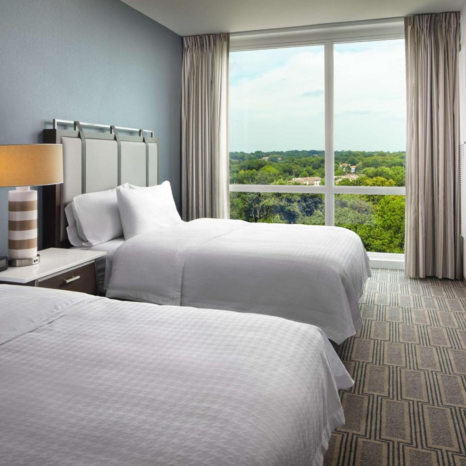 Suite, 2 Queen Beds, City View, Sofa, Accessible