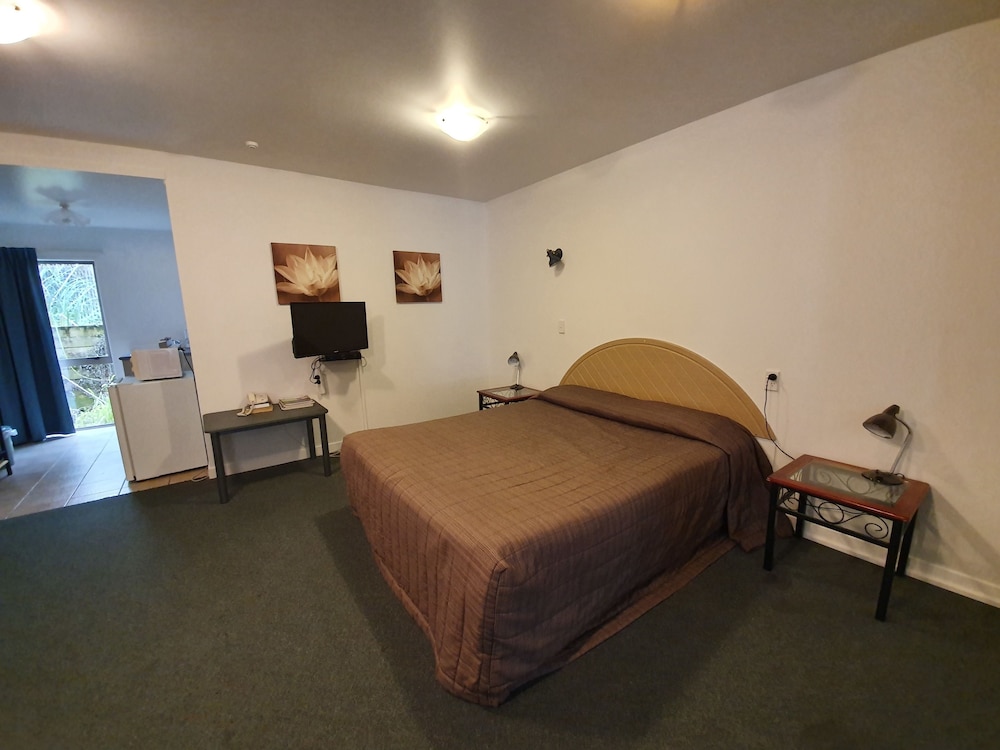 STUDIO, KING BED