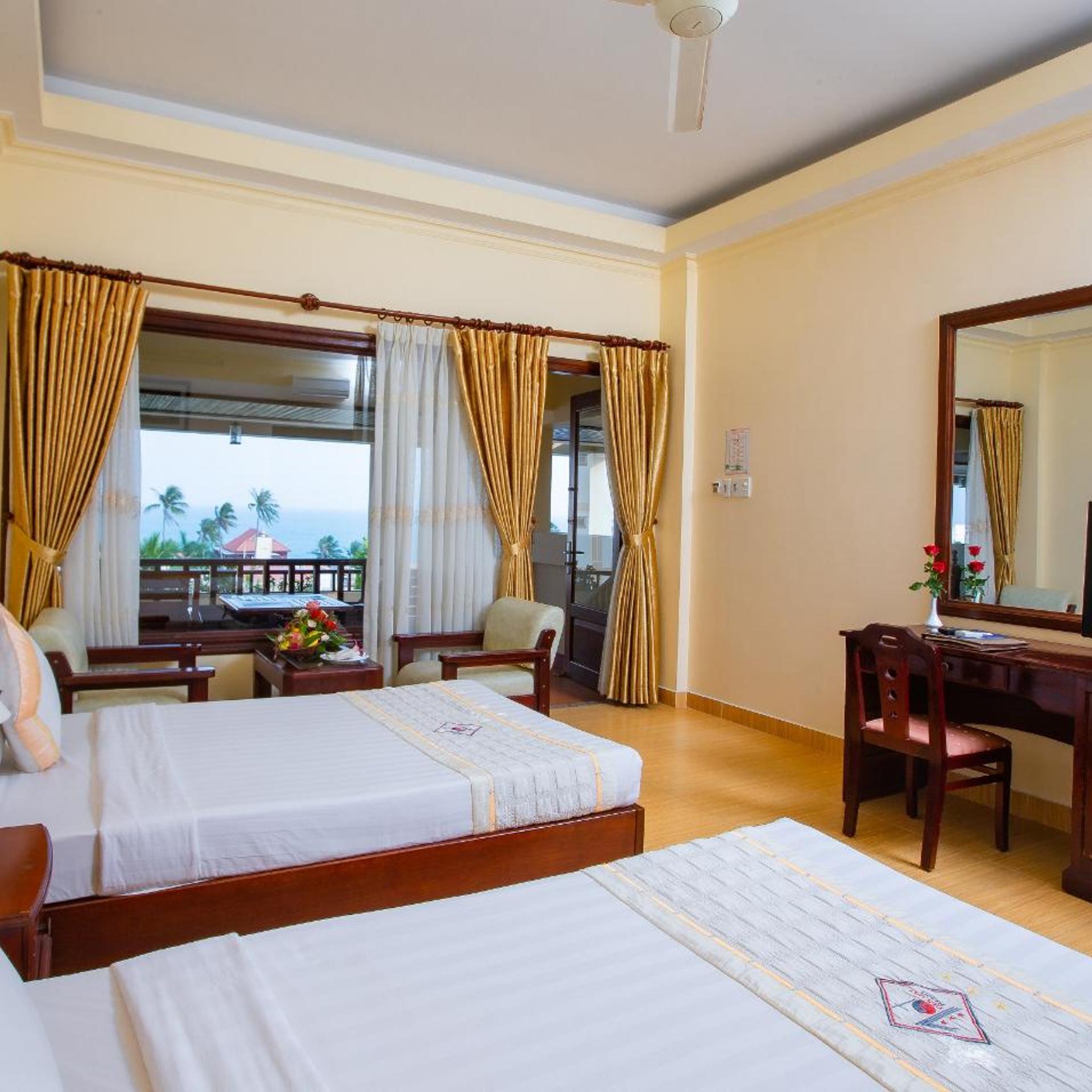 Deluxe, Double or Twin Bed, Sea View, Hill Side