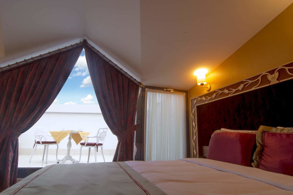 MB DELUXE HOTEL 20/59