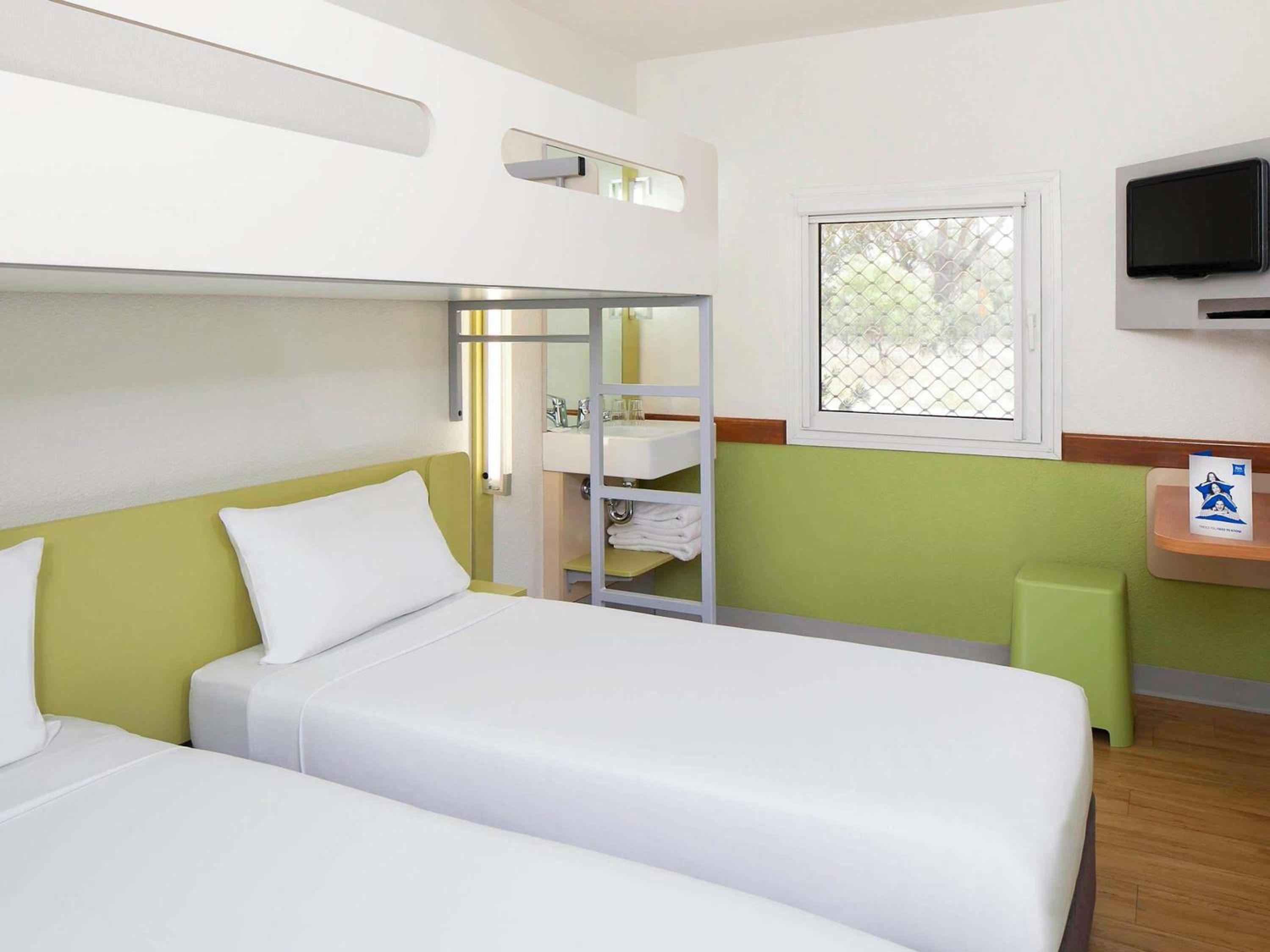 ROOM, TWIN BEDS, BUNK BED
