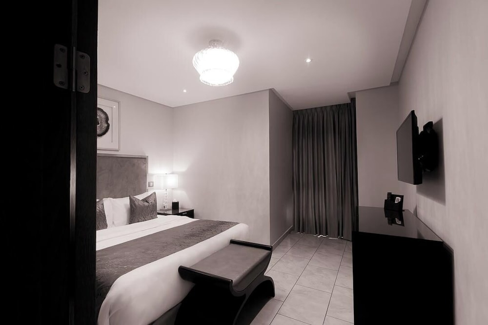 Oak Plaza Suites 36/66