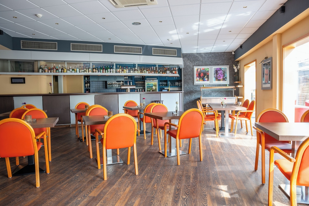 Airways Hotel Frankfurt Airport West 35/50