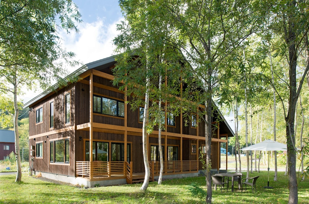 Country Resort Niseko (ex The Chalets at Country Resort) 1/77
