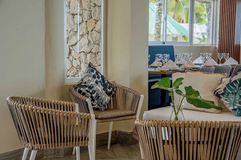 Coral Costa Caribe Beach Resort - All Inclusive 65/101