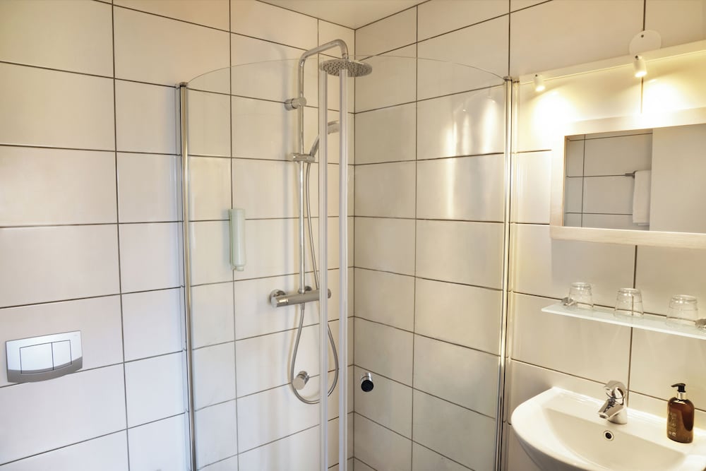 غرفة قياسية بسرير مزدوج مع أريكة، Fosshotel Hellnar 8/10