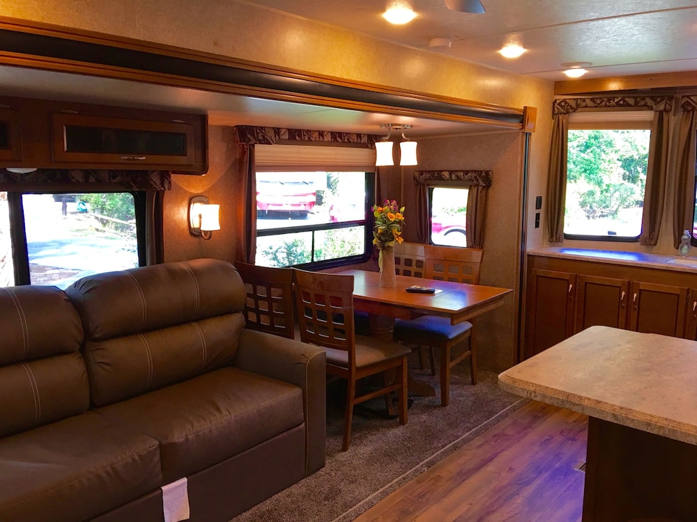 Enduro Rv Citrus Valley Resort 48/73