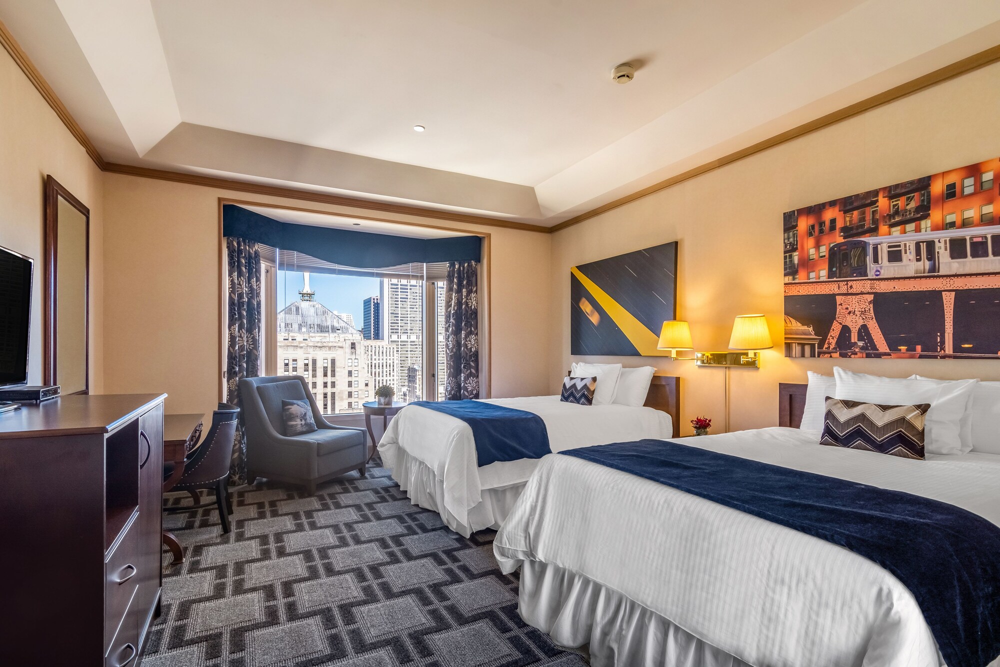 DELUXE, 2 DOUBLE BEDS