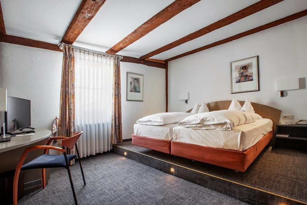 TRADITIONAL, TWIN BEDS, ANNEX