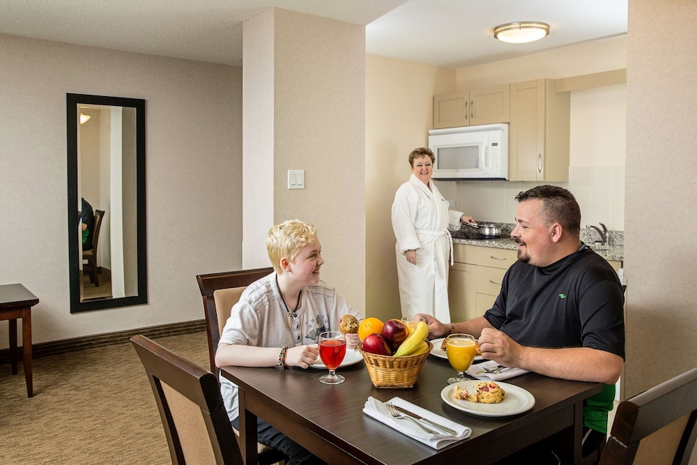 Campus Tower Suite Hotel 50/67