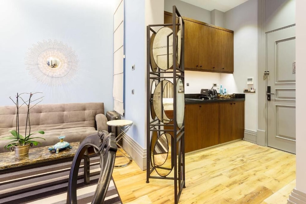 Ravouna 1906 Suites - Special Class Adults Only 4/45