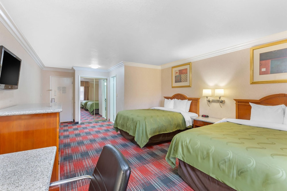 Quality Inn & Suites Oceanside Near Camp Pendleton 13/50