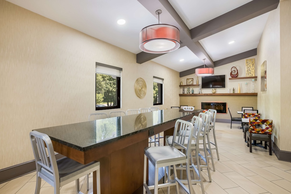 Best Western Asheville -Blue Ridge Parkway 32/40