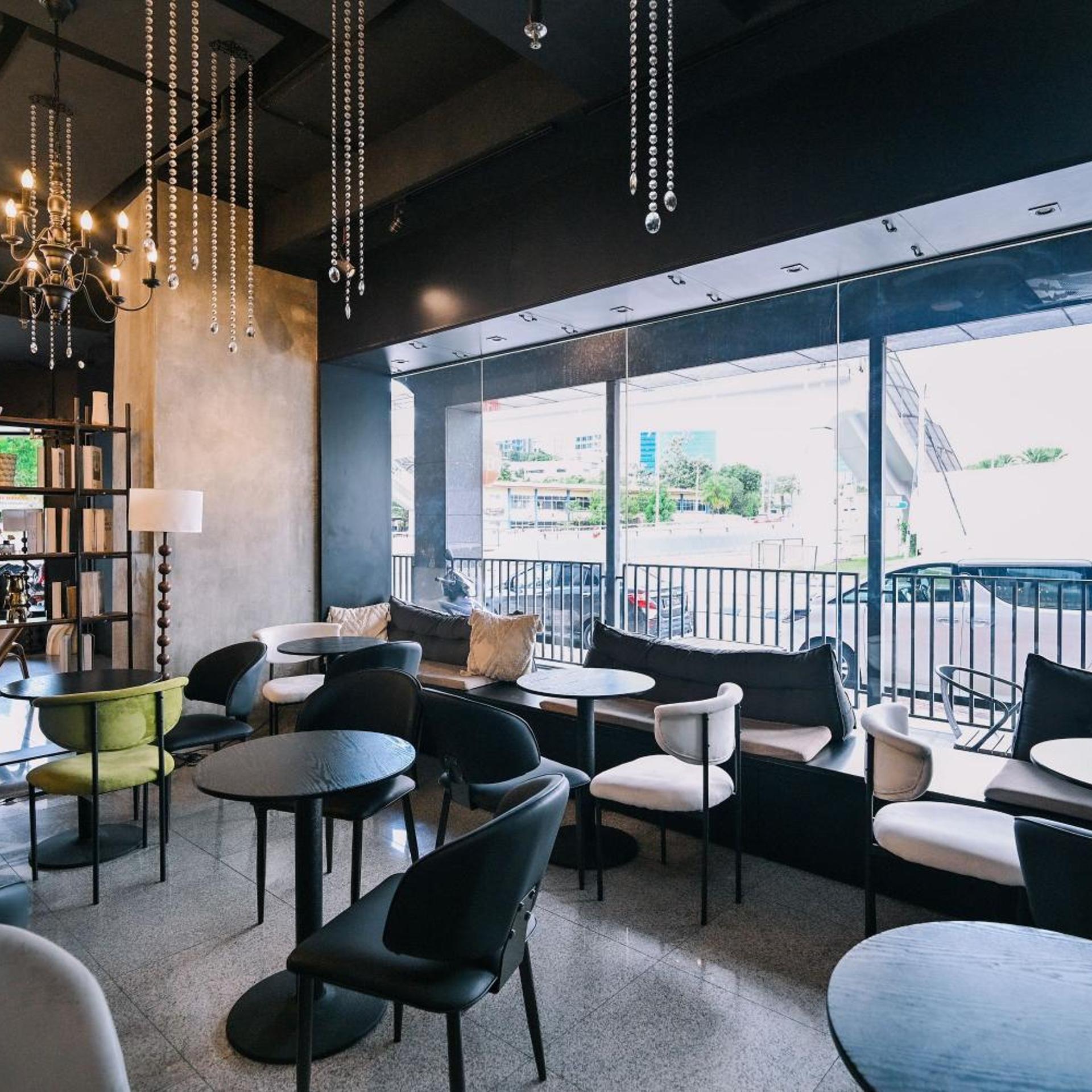 The Hulo Hotel & Gallery 42/59
