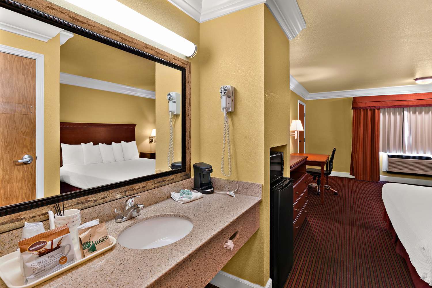 Room, King Bed, Best Western Willits Inn 4/5