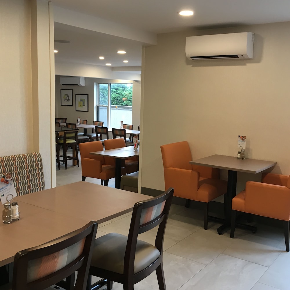 Holiday Inn Express Charlottetown 47/61
