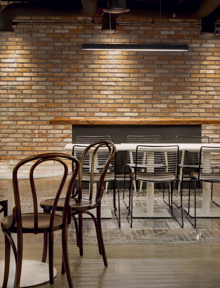 Handpicked Hotel & Collections 28/37