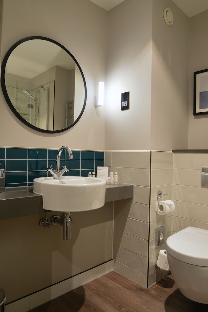De Vere Cranage Estate 43/44