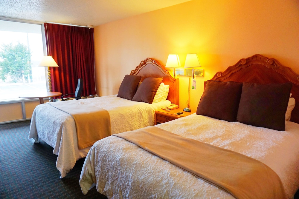 Castle Inn & Suites by OYO Lawton 10/20