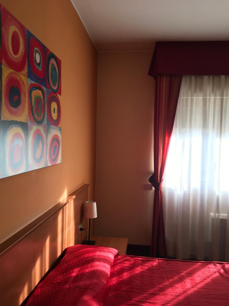 Hotel Forum 32/70