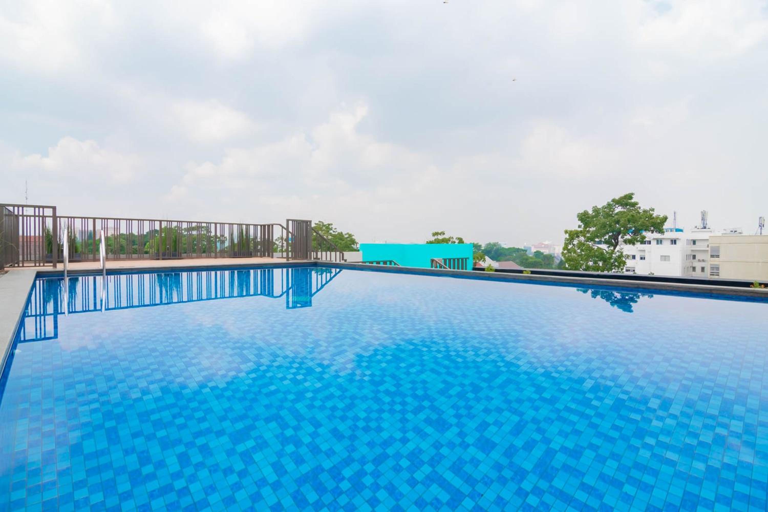 Sans Hotel Alexander Bandung 64/66