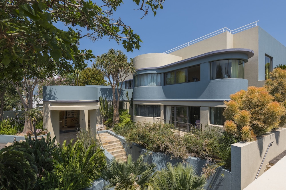 No. 5 Boutique Art Hotel 45/48