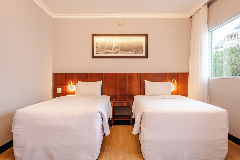 PREMIER, TWIN BEDS