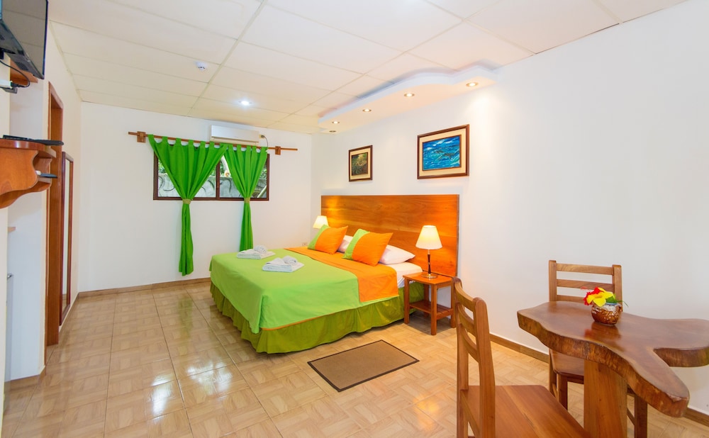Twin Lodge Galapagos Hotel 7/68