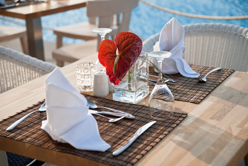 Pernera Beach Hotel 61/72