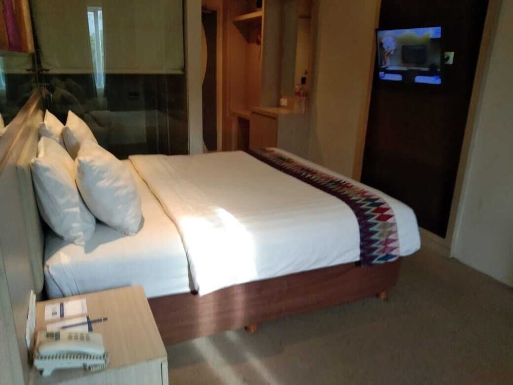 W Three Premier Hotel Makassar 11/29