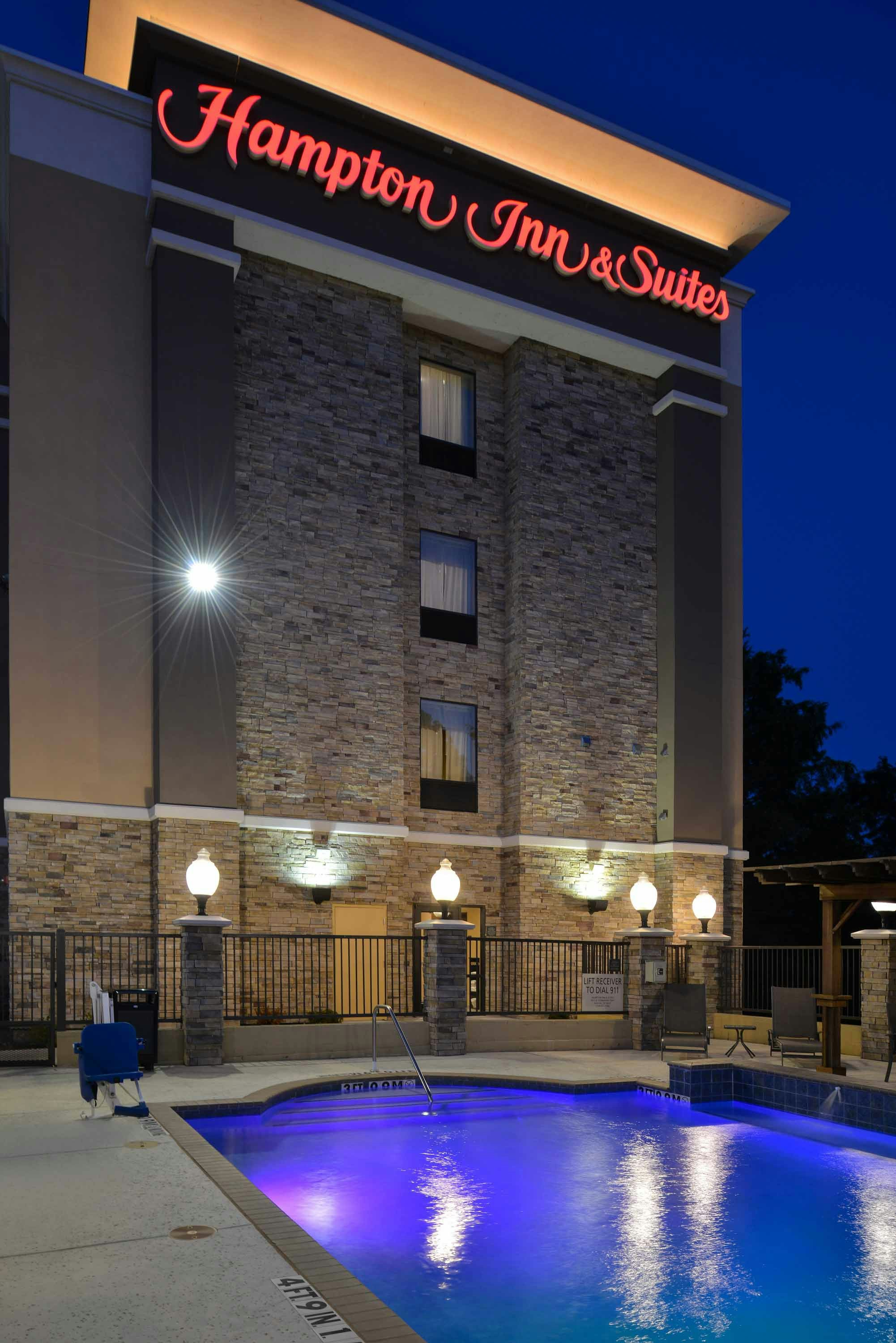 Hampton Inn Suites Dallas Market Center 4/75